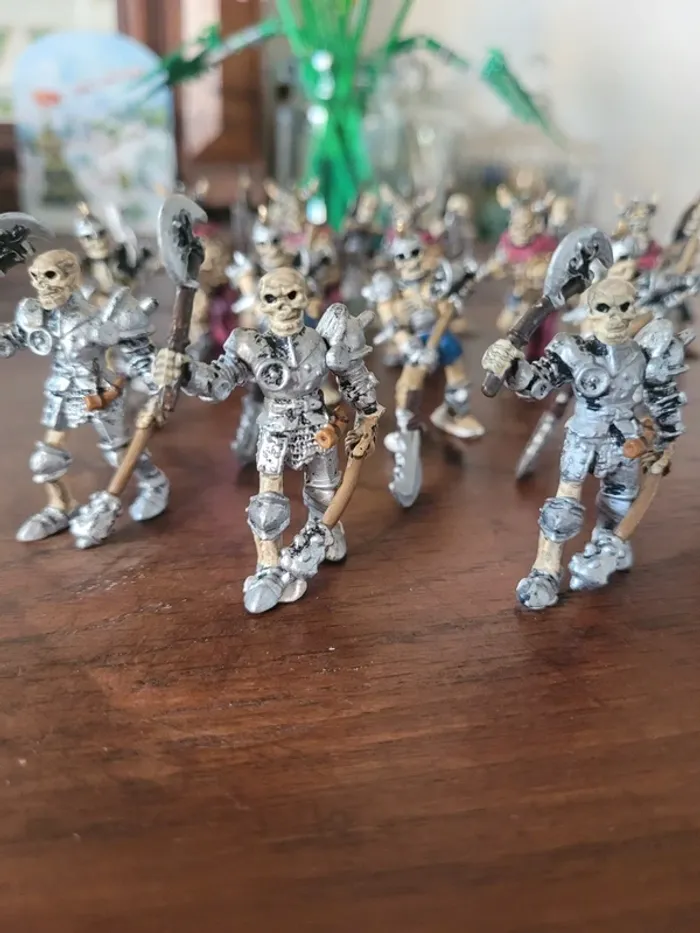 Vends lot de 18 personnages plastoy tubo terres hostiles - photo numéro 2
