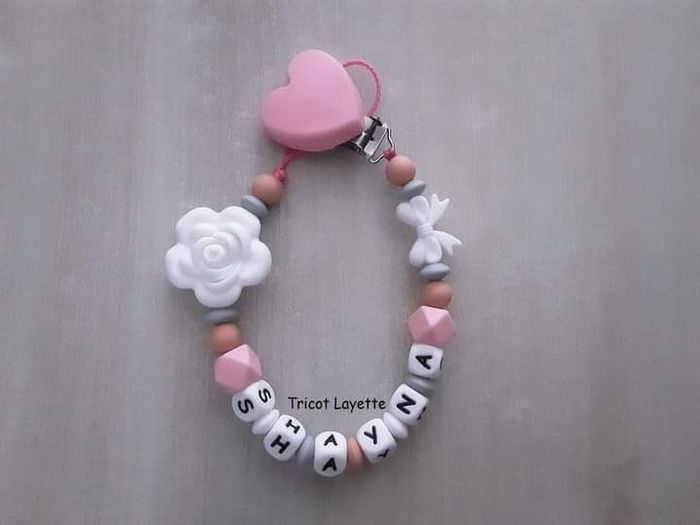 Attache tétine fille