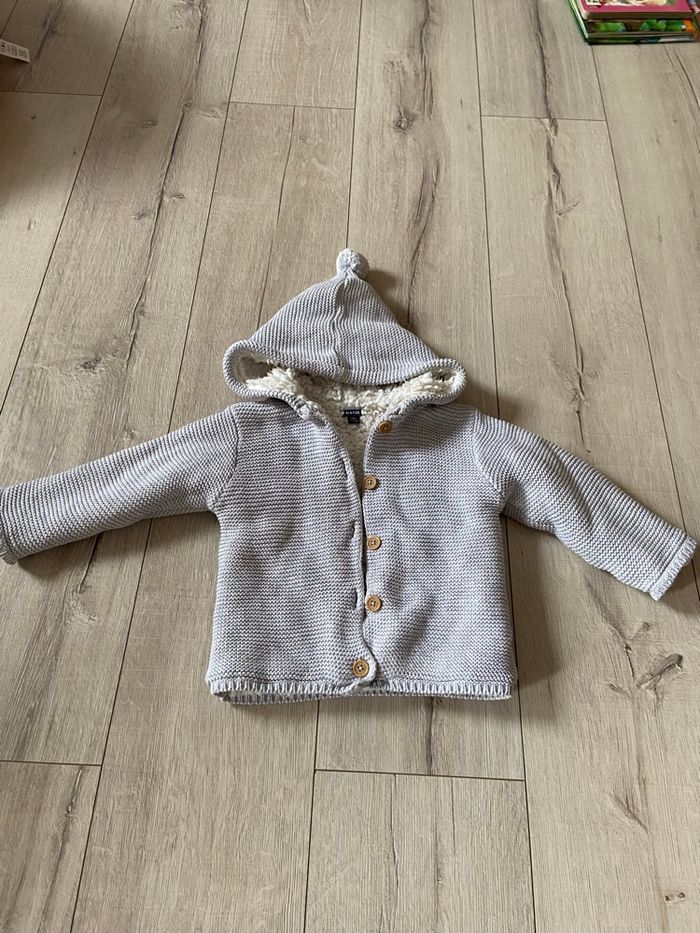 Gilet polaire ou manteau gris clair