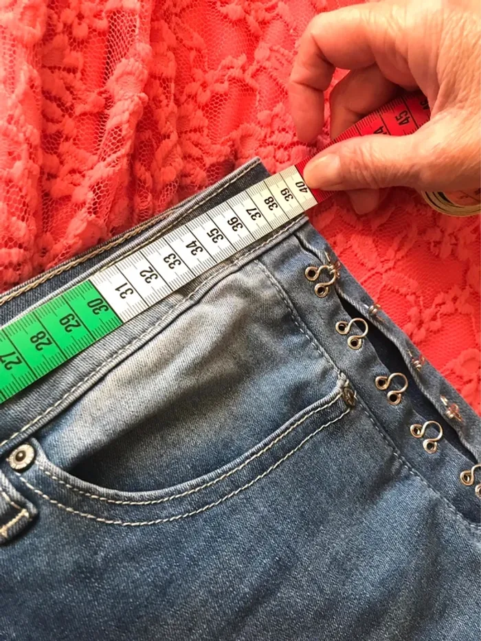 Jean slim Toxik3 taille 40 avec jolis détails sur le côté - photo numéro 10