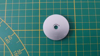 Pièce 19J du fascicule n°19 numéro 19 pièce détachée Renault R8 Gordini 1/8 1/8ème Eaglemoss collect