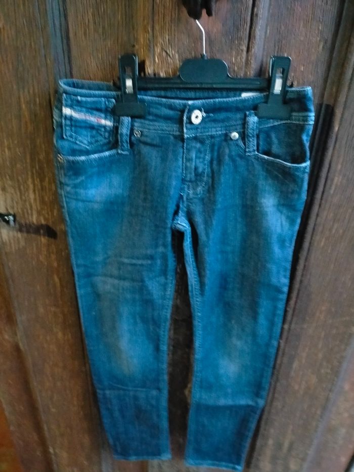 Très beau jean Diesel 8 ans