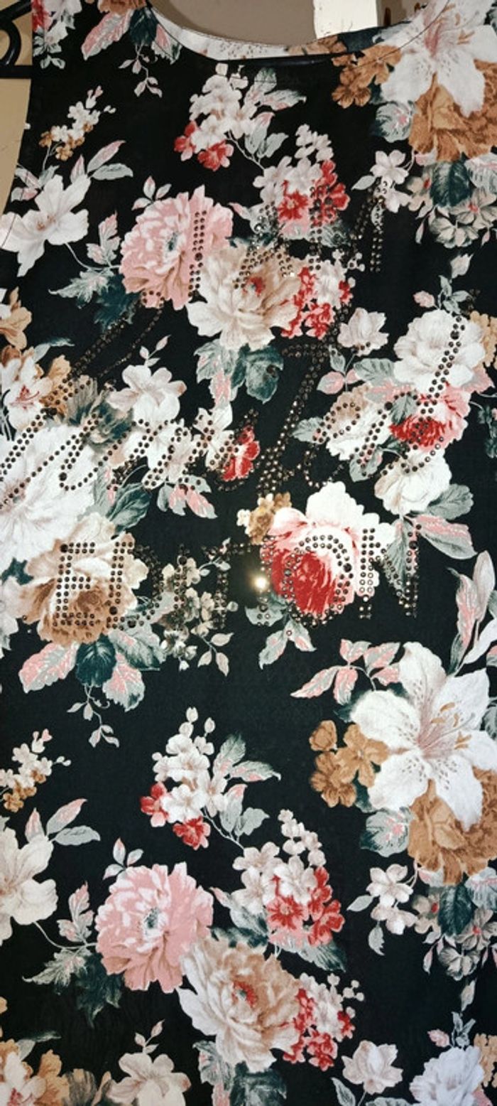 Thee shirt fleurie dentelle neuf - photo numéro 2