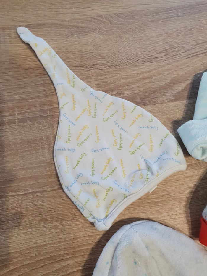 5 bonnets bébé 3/6 mois - photo numéro 2