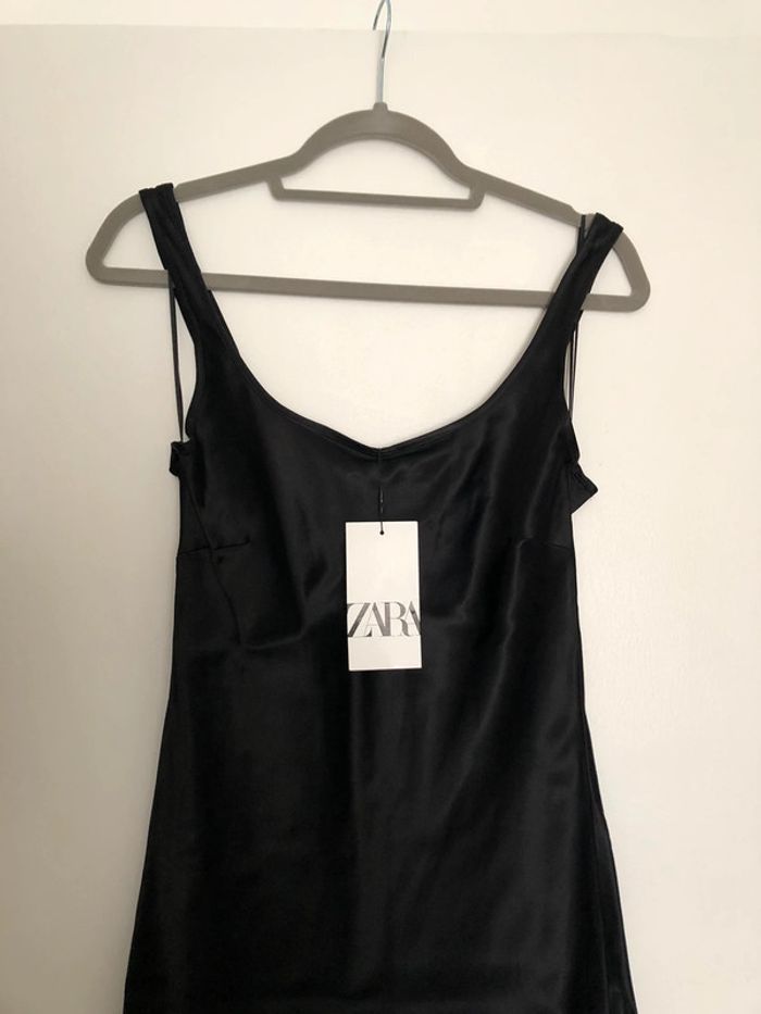 Superbe belle robe satinée Zara neuve avec étiquette taille M - photo numéro 3