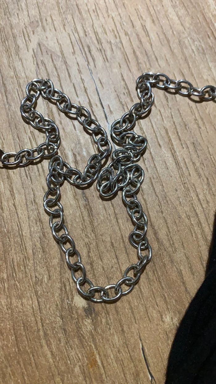 Collier argenté et noir - photo numéro 4