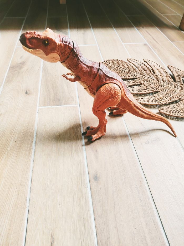 🦖 Dinosaure Tyrannosaure t-rex sonore Trash'n trow Jurassic World/ Jurassic park Mattel - photo numéro 2