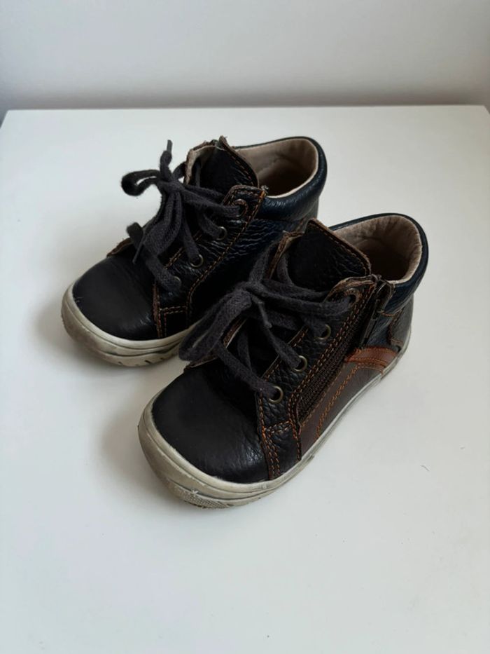 Chaussures montantes bébé pointure 22. - photo numéro 4