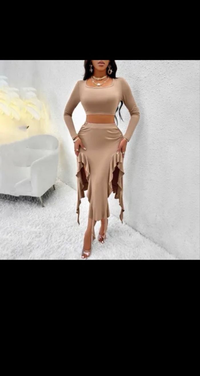 Costume de robe plissé à col rond à manches longues pour femmes - Tenue élégante à volants de couleur unie - photo numéro 4