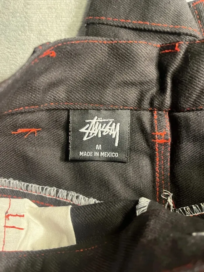 Short/Jort Stussy Embroidered Red Big Logo Back – Taille M - photo numéro 7