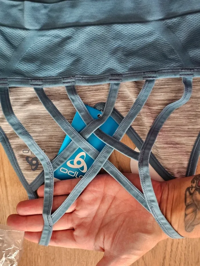 Brassière de sport femme taille S neuve réversible ODLO Seamless - photo numéro 9