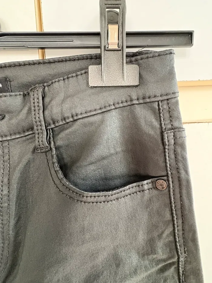 Pantalon skinny effet huilé - Stradivarius - photo numéro 3