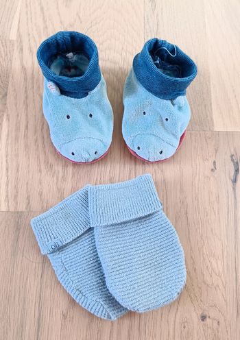 Lot chaussons bébé.