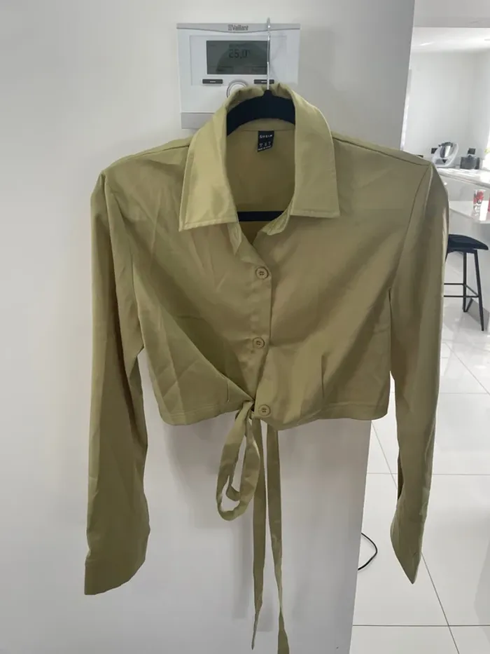 Chemise satin crop top