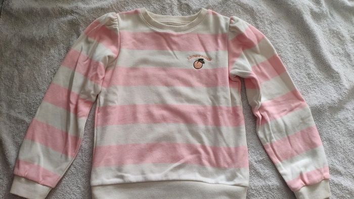 Pull rayé rose et blanc Kiabi 8 ans - photo numéro 2