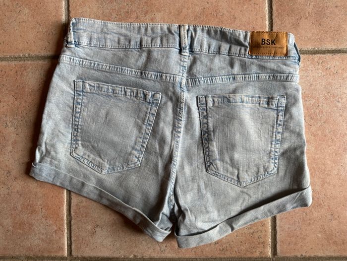 Short jean bleu clair Bershka Taille 40 - photo numéro 2