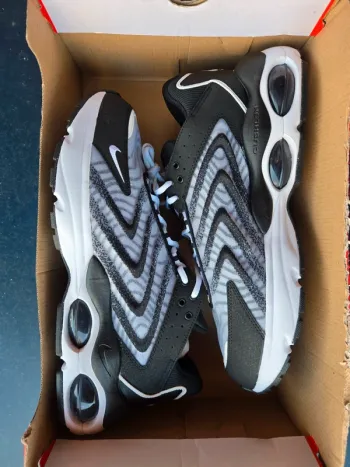 Nike air max tw homme taille 48,5 neuves gris noir