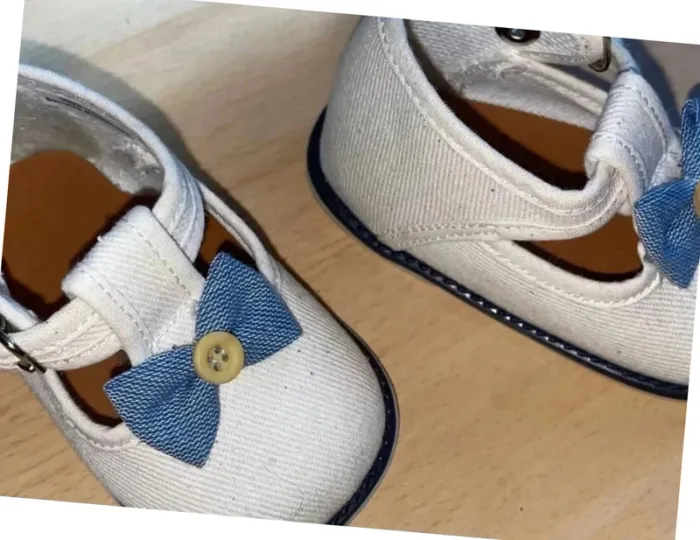 Chaussures bébé fille T18