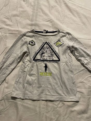 T shirt à manche longue 3 pommes 4/5 ans