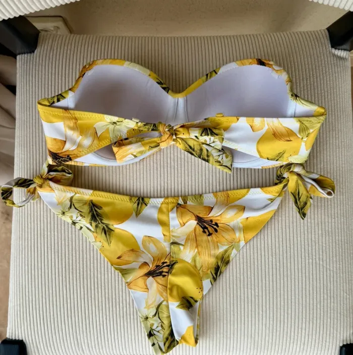 Maillot de bain deux pièces citrons S très bon état - photo numéro 4