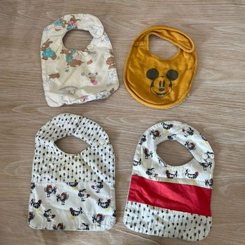 Lot 4 bavoirs bébé