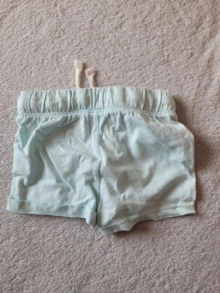 Short 9 mois - photo numéro 2