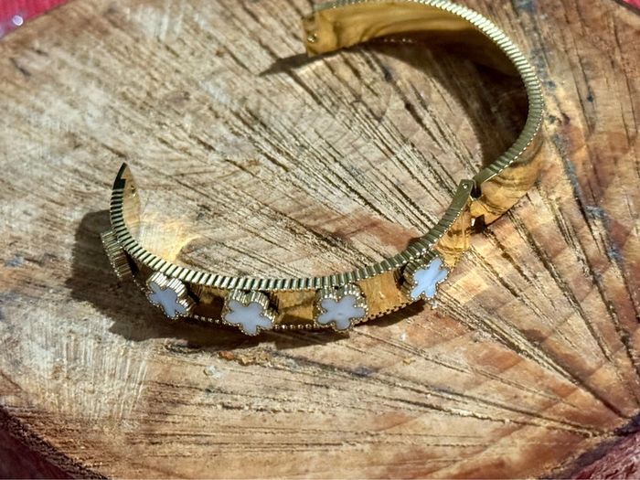 Jonc ovale qui s’ouvre acier inoxydable or trèfle blanc - photo numéro 7