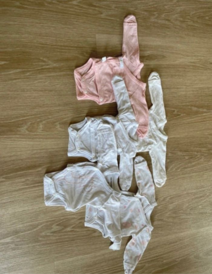 Lot pyjama et body - photo numéro 2