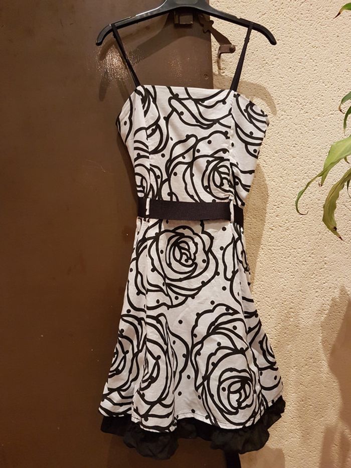 Robe blanche et noire