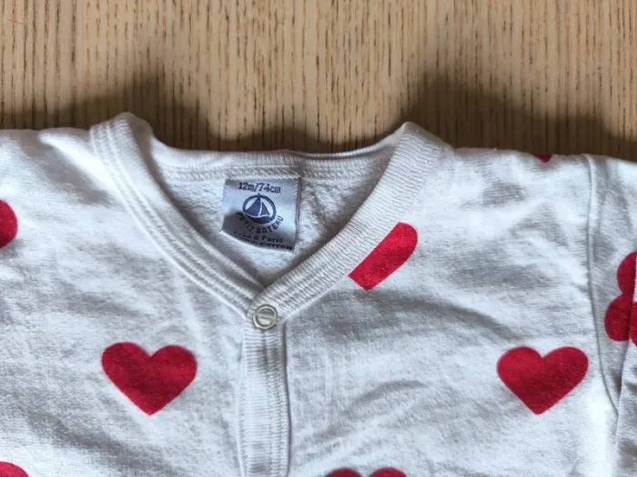 Pyjama Petit Bateau iconique cœurs rouges  Taille 12 mois - photo numéro 3