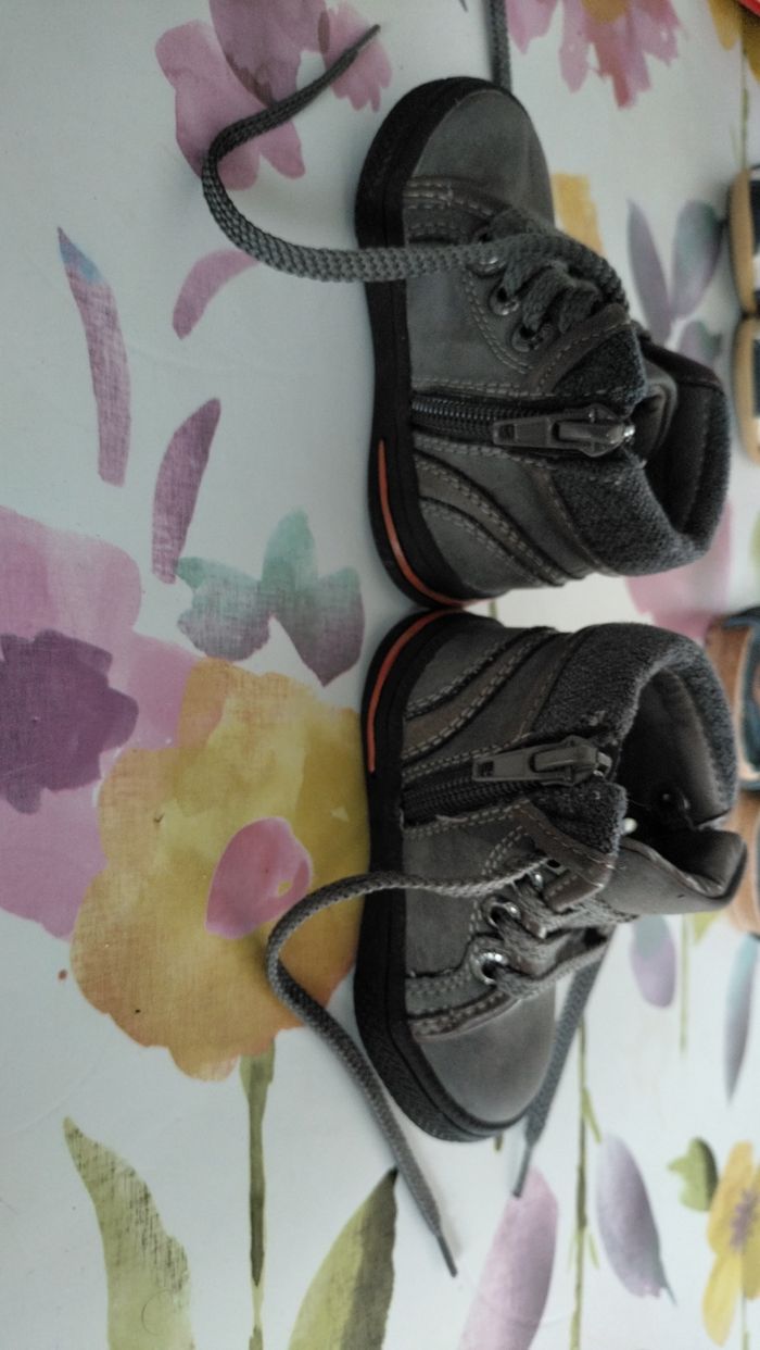 Paire de chaussures garçon - photo numéro 2