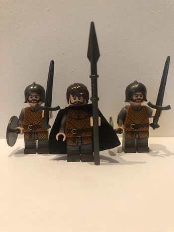 Figurine type lego Chef de l’armée des Stark avec 2 soldats Game of thrones