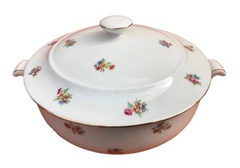 Ancienne soupière  P.N France  Porcelaine blanche liseré or à décor brassées de fleurs