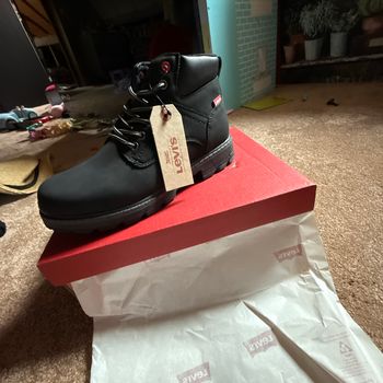 Superbes paires de bottines Levi’s neuves avec étiquette pointure 36