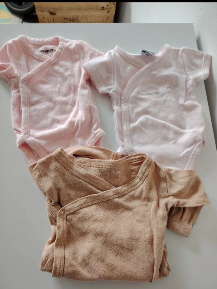 Lot de trois body naissance