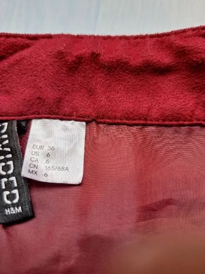 Jupe rouge bordeaux style daim H&M - photo numéro 4