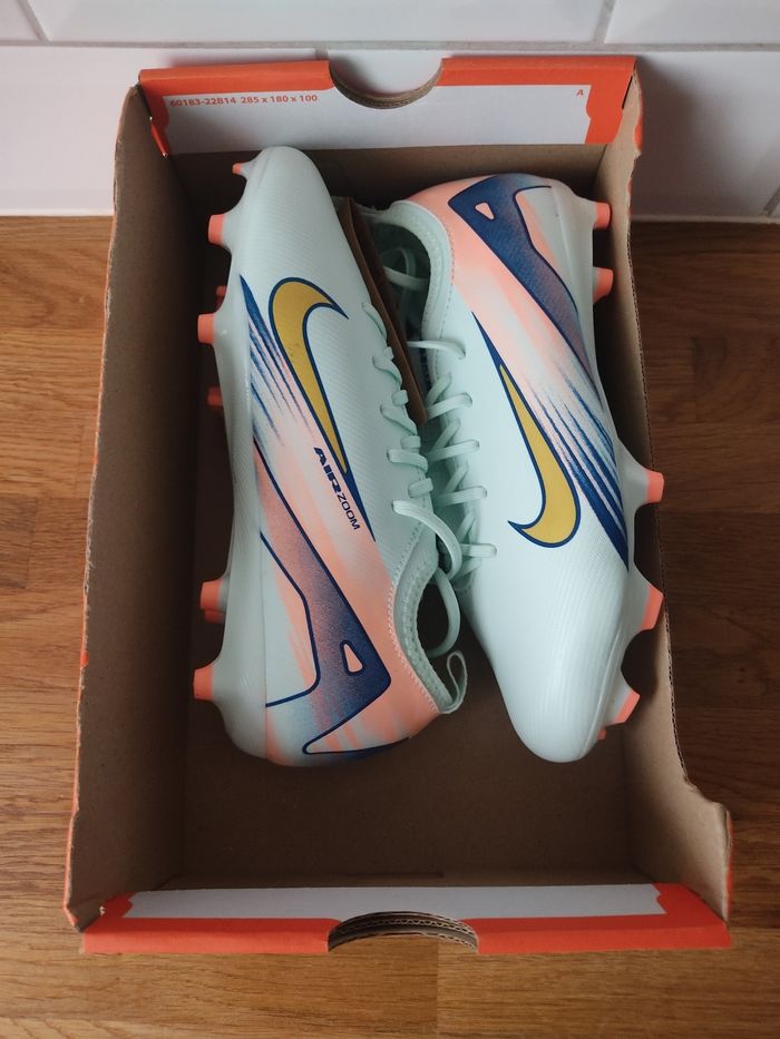 Crampons Nike T 36.5 - photo numéro 6