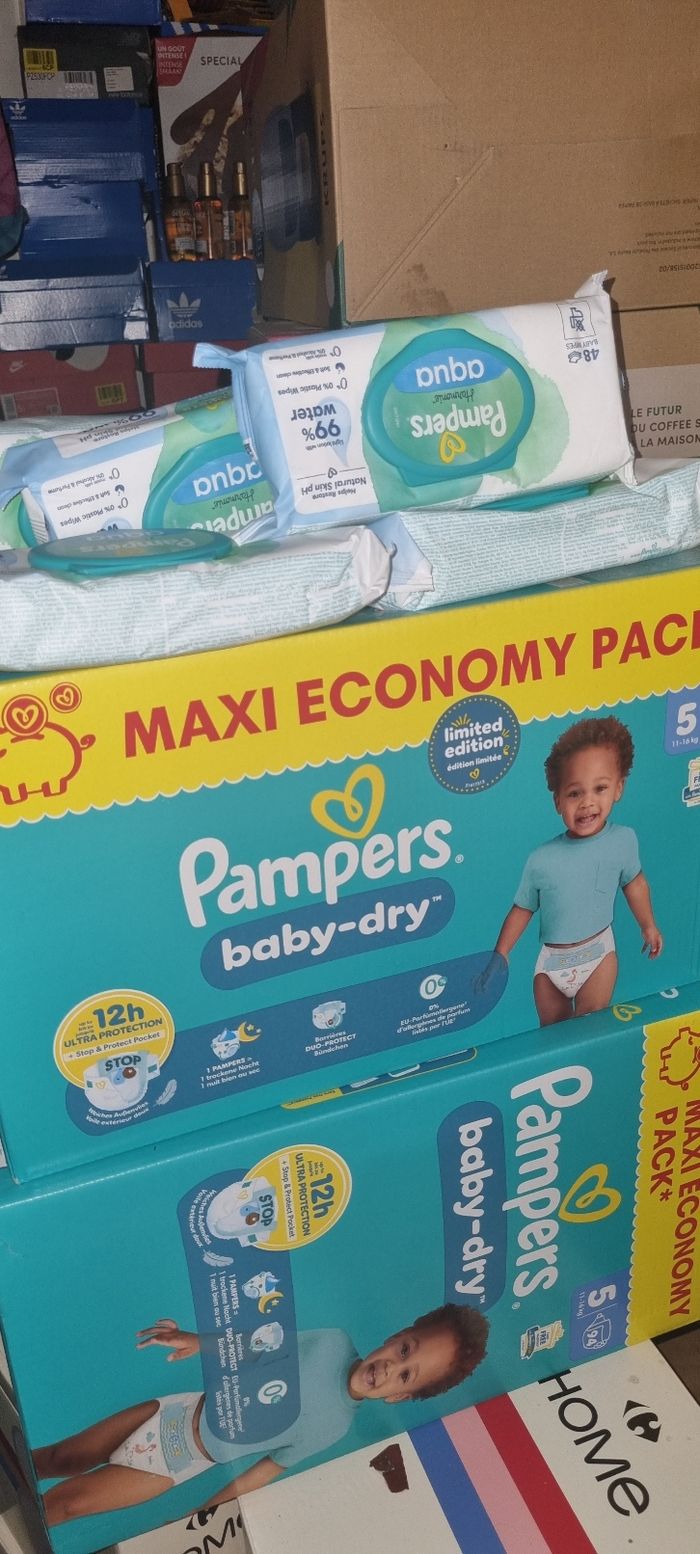 Deux cartons de couches+ 6lingettes pampers - photo numéro 3