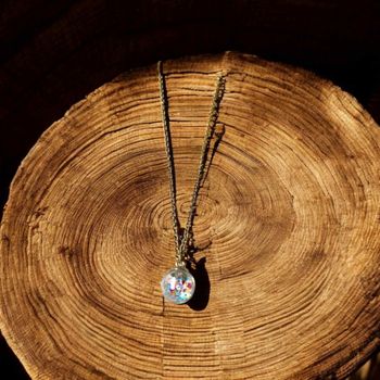 Collier Boule Transparente – Étoiles Multicolores