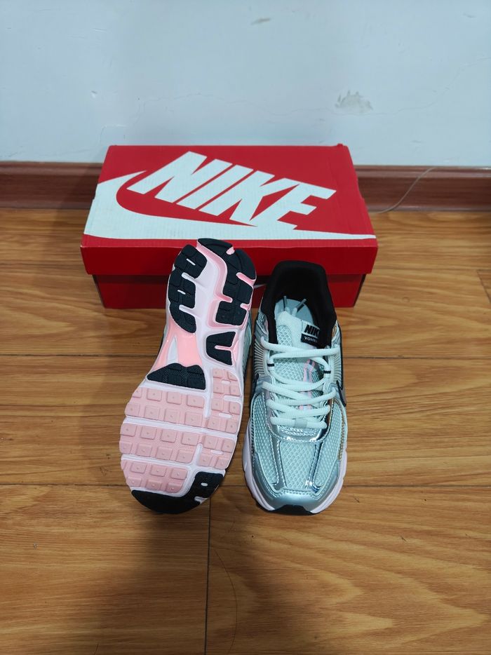 Nike Zoom Vomero 5 Photon Mousse Rose Poussière Taille 39 - photo numéro 3