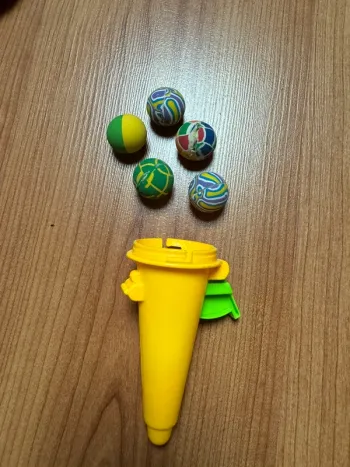 Jeu pour propulser les balles rebondissantes avec 5 balles