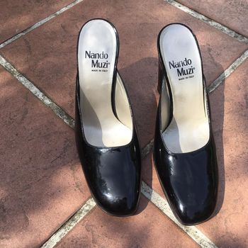 Mules en cuir vernis noir