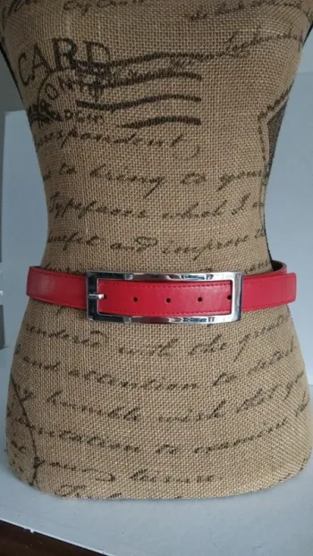 Ceinture rouge boucle rectangulaire 80 cm femme