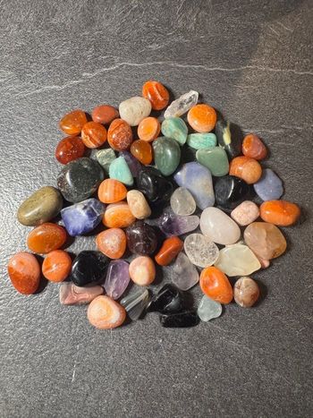 Lot de pierres roulées (312 g – env. 75 pierres)
