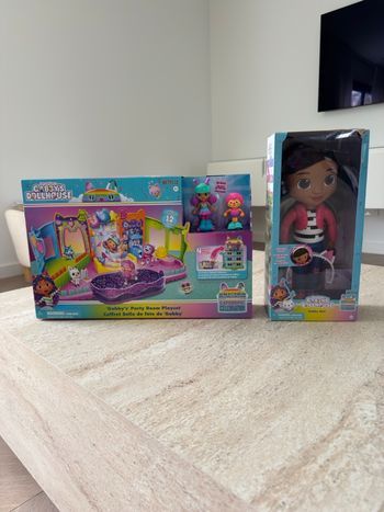 Lot Gabby coffret salle des fête  + poupée Gabby