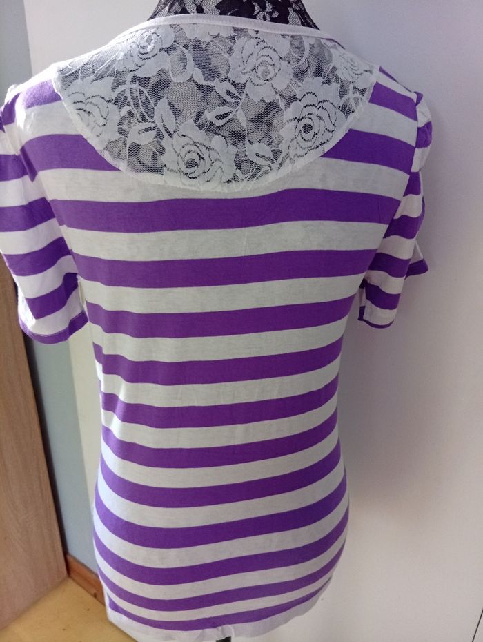 Joli tee-shirt avec p'tite dentelle à l' arrière - photo numéro 5