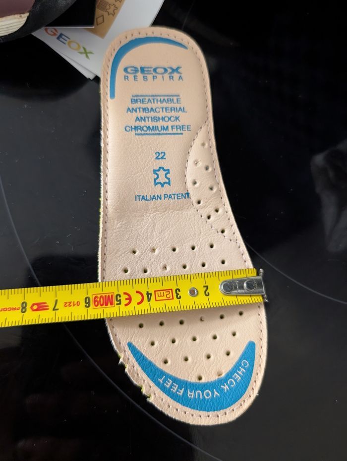 Baskets fille en cuir et autre cuir. Taille 22. Neuf. Geox - photo numéro 9