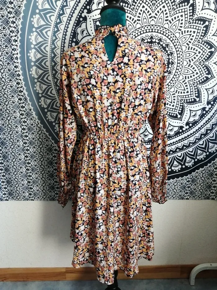 Robe noire midi manches longues à motifs fleurs tâches col montant taille élastique / shein / (M) - photo numéro 6