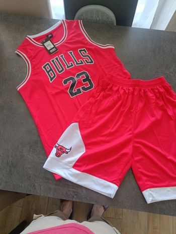 Tenue NBA Chicago Bulls Michael Jordan rouge. T.2xl