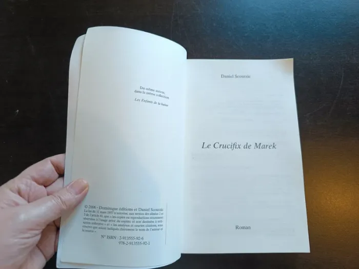 Livre LE CRUCIFIX DE MAREK - Daniel Scourzic - photo numéro 2